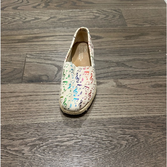 TOMS Women’s 7W Slip-On Shoes Rainbow Music Notes Print Canvas Flats - Picture 6 of 11